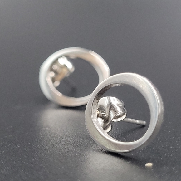 Classic silver oval stud earrings by Dazzling Rock. - Picture 7 of 10